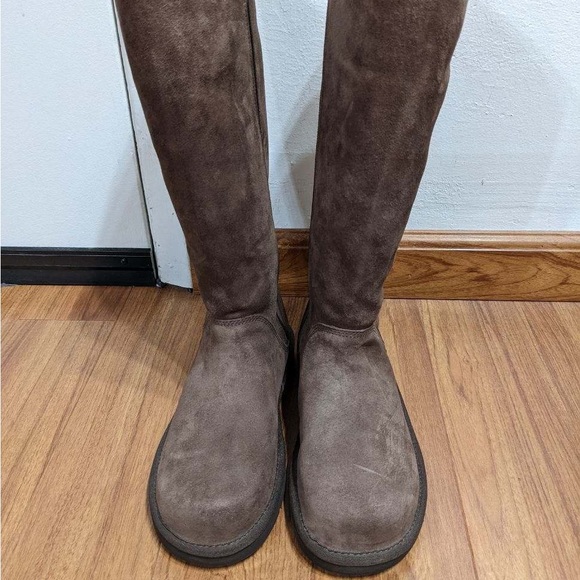 UGG Brown Boots With Zipper Brand New - Picture 2 of 10